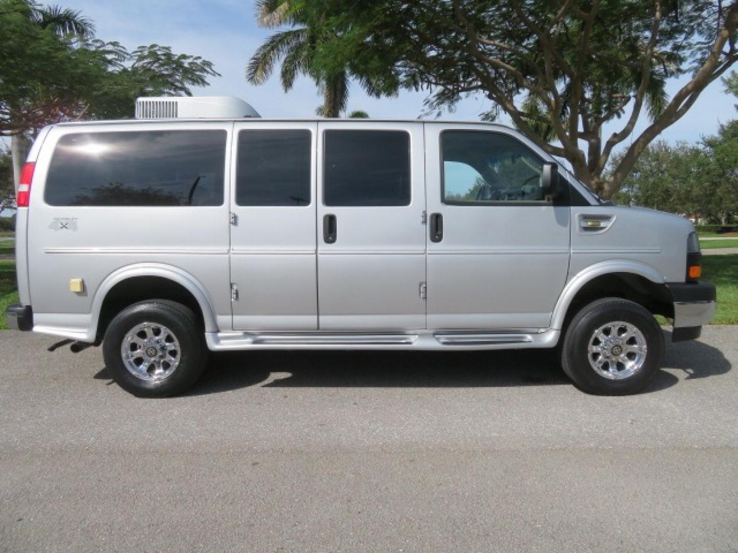 2017 Silver /Tan GMC Savana (1GTW7AFG6H1) , 4x4 transmission, located at 4301 Oak Circle #19, Boca Raton, FL, 33431, (954) 561-2499, 26.388861, -80.084038 - Photo#3